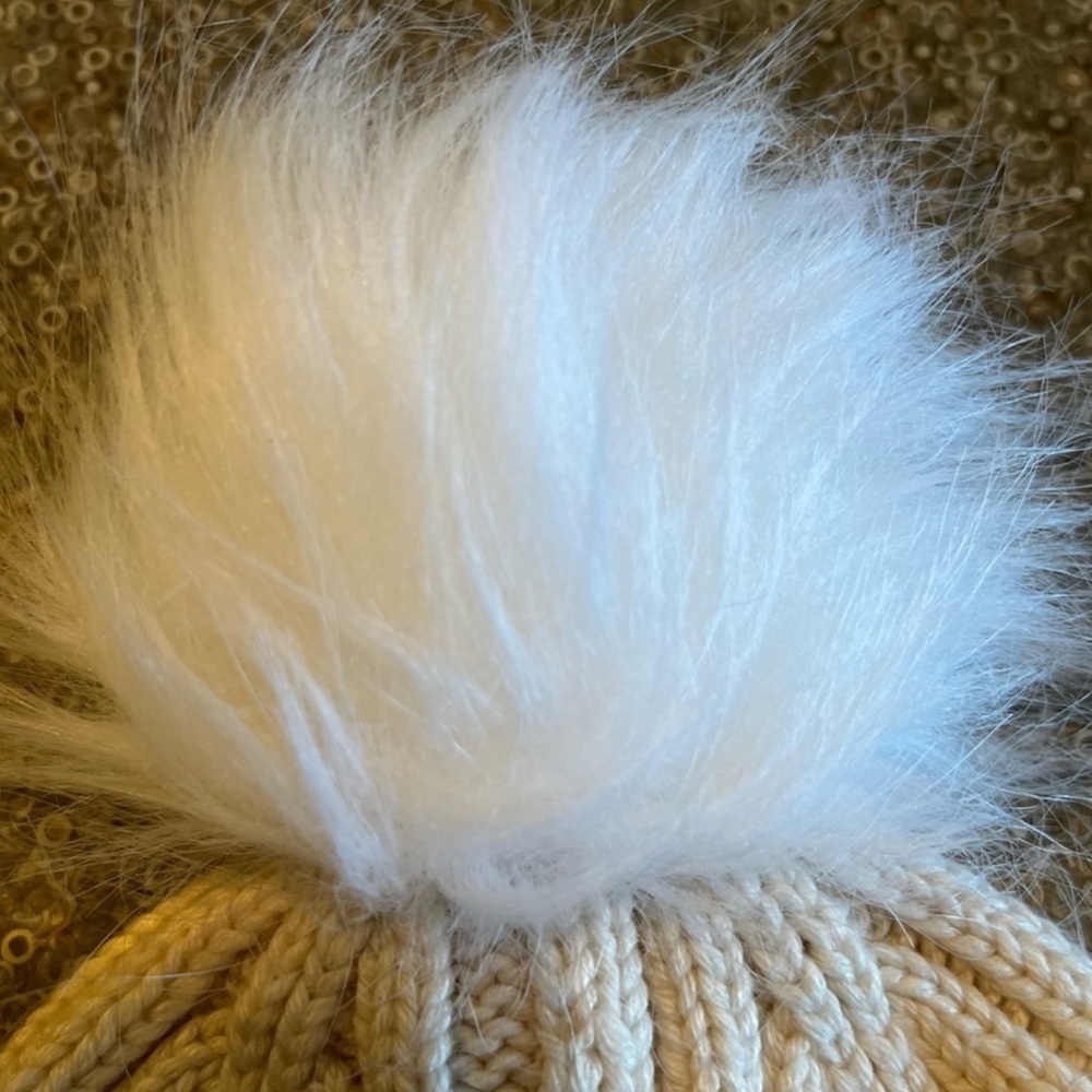 New with Tags -J.Crew- Ribbed pom-pom beanie Ivory 🍁❄️❄️ - Picture 5 of 8